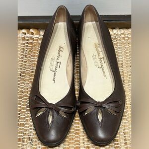 SALVATORE FERRAGAMO s6.5 dk brown leather ballet flats-round toe-cut out-bow